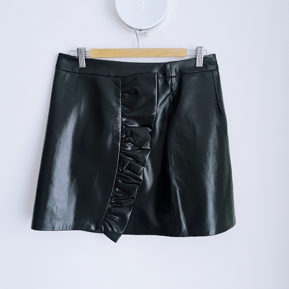 PrettyLittleThing Dresses & Skirts - PrettyLittleThing Leather Look Mini Skirt UK12
